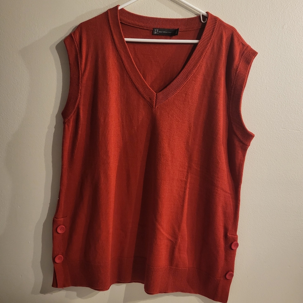 New York & Company Red Women's v-neck Sleeveless Sweater XL